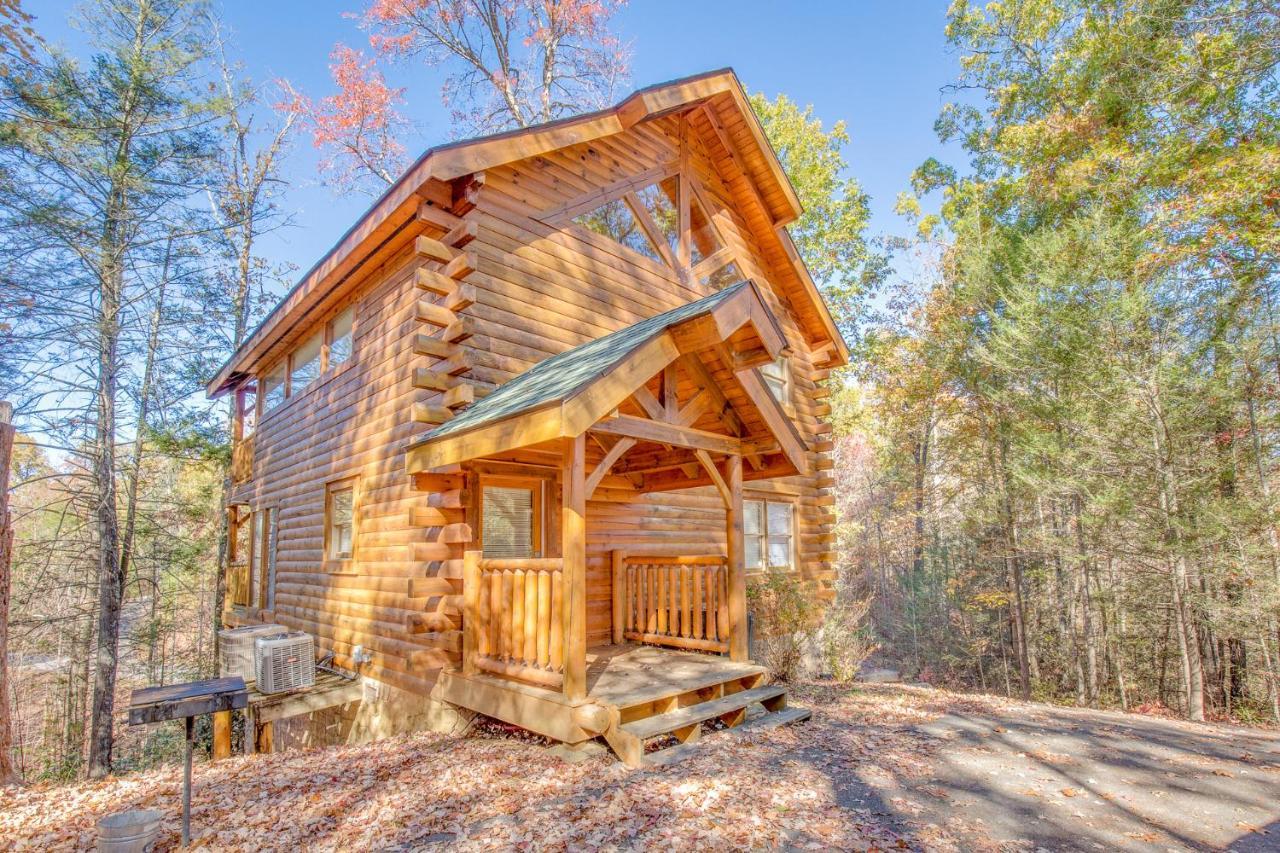 Secret Romance, 2 Bedrooms, Sleeps 8, Pool Table, Hot Tub, Arcade Гетлинбург Екстериор снимка